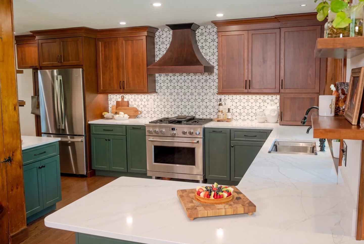 quartz-island-green-kitchen-design